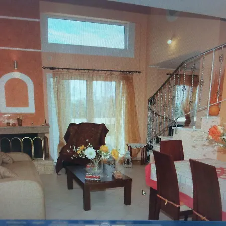 Tsichlaki Eirini House *